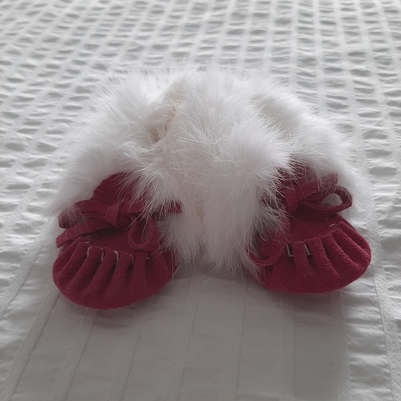 Leather Moccasins with Fur Trim, Fuchia, Size 2 Infant NWOT - Picture 5 of 6